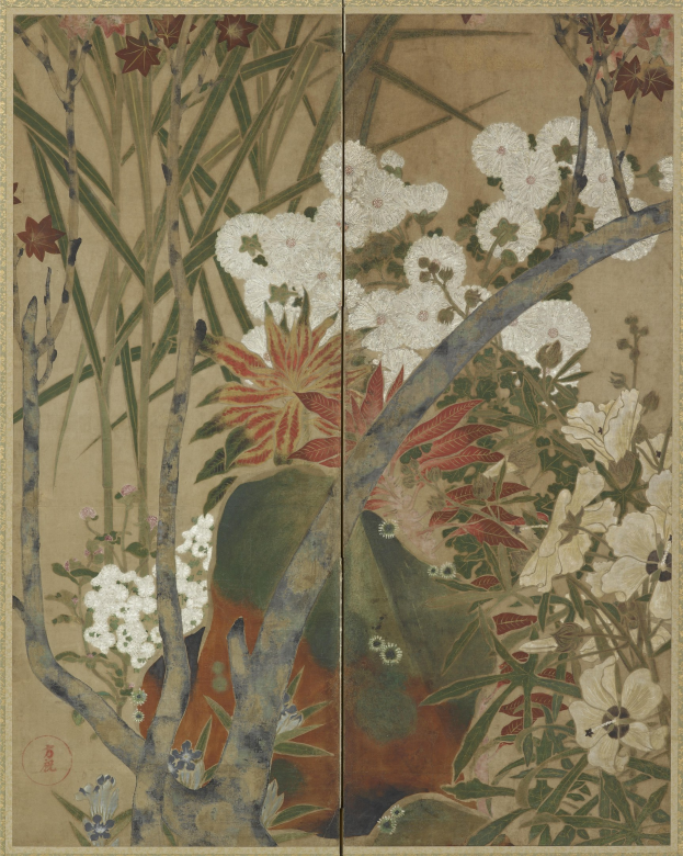 Ein japanischer Bildschirm mit einem leuchtenden Gemälde eines üppigen Landschaftsbildes mit detaillierten Blumen und Pflanzen in leuchtenden Farben.