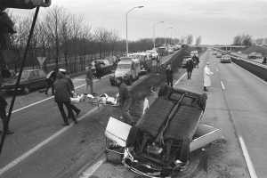 POL-HF: Audi fährt auf - Fahrer fährt unter Alkoholeinfluss