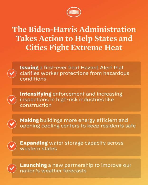 Plakat mit der Aufschrift "Die Biden-Harris-Verwaltung setzt sich für den Kampf gegen extreme Hitze in Staaten und Städten ein" mit einem roten und weißen Schild-Design mit einem Blitz, eingerahmt von einem gelben Rand.