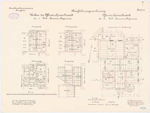 Ein detailliertes Grundriss-Zeichnung des ehemaligen Büros des deutschen Bundeskanzlers, das den Aufbau des Gebäudes mit verschiedenen Räumen und Textanmerkungen zeigt.