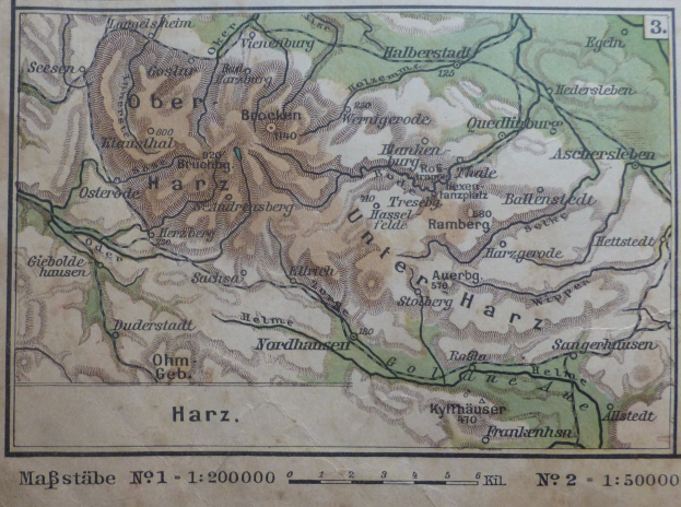 Ausführliche alte Harz-Karte, Deutschland, zeigt Straßen, Gebäude und Sehenswürdigkeiten mit Text und Zahlen an der oberen und unteren Kante.