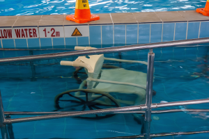 Schwimm-Meister fordern Bronze-Vorschrift für unter-16-Jährige in Öffentlichen Schwimmbädern