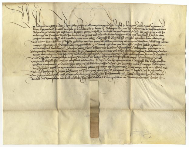 Ein vergilbtes, altes Stück Papier mit schwarzer Handschrift, ein Brief der deutschen Regierung, der die Freigabe eines Gesuchs für den Tod eines Mannes anfordert.