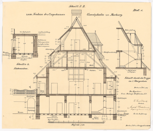 Schwarze und weiße architektonische Zeichnung eines Hauses mit zahlreichen Fenstern und einem geneigten Dach, beschriftet als Deutschlands erstes Haus, begleitet von detaillierten Strukturplänen und Text.